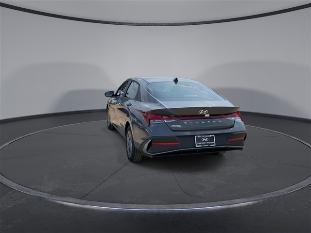 Vehicle image 9 of 19