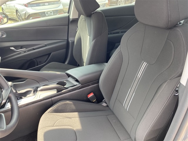 Vehicle image 14 of 19