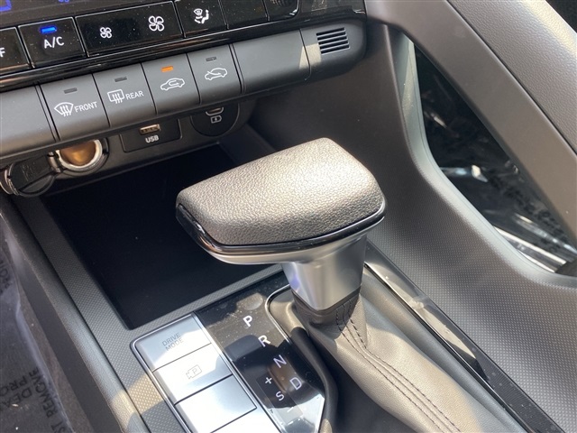 Vehicle image 15 of 19