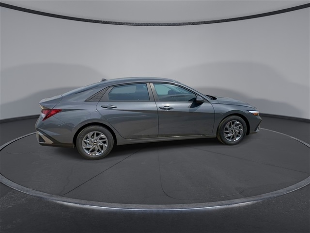 Vehicle image 11 of 19