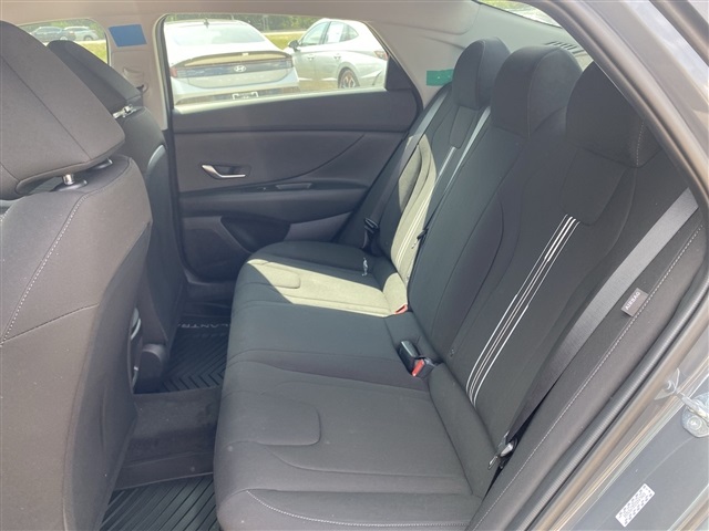 Vehicle image 13 of 19