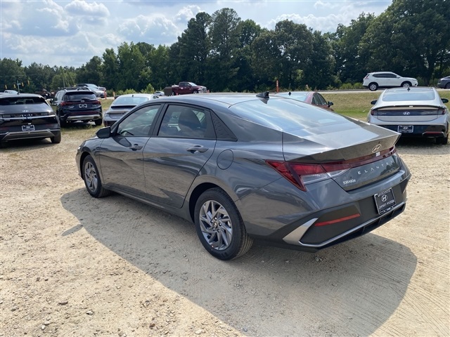 Vehicle image 12 of 19