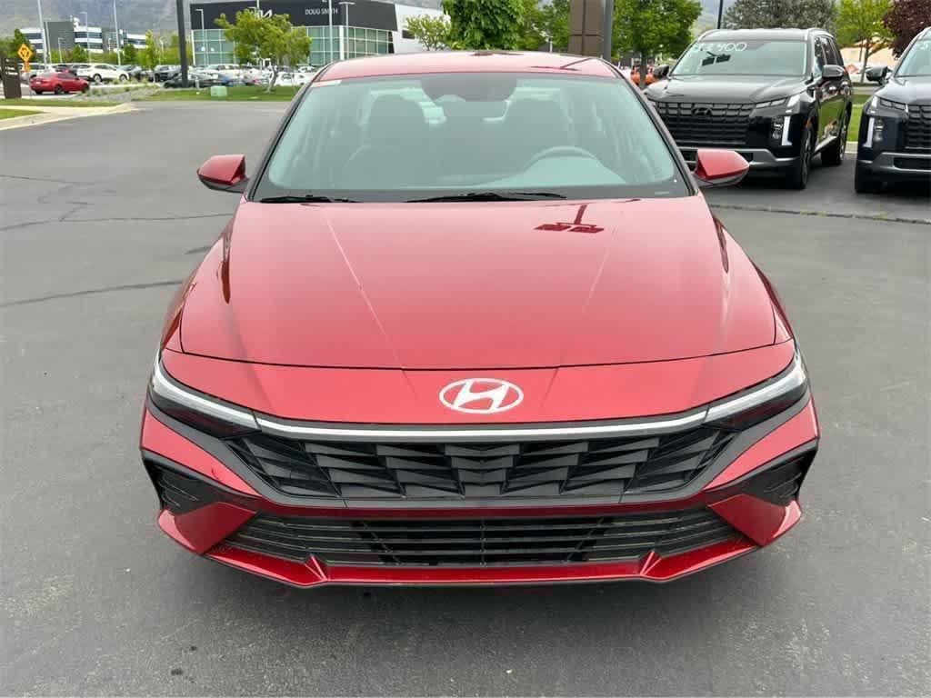 Vehicle image 4 of 52