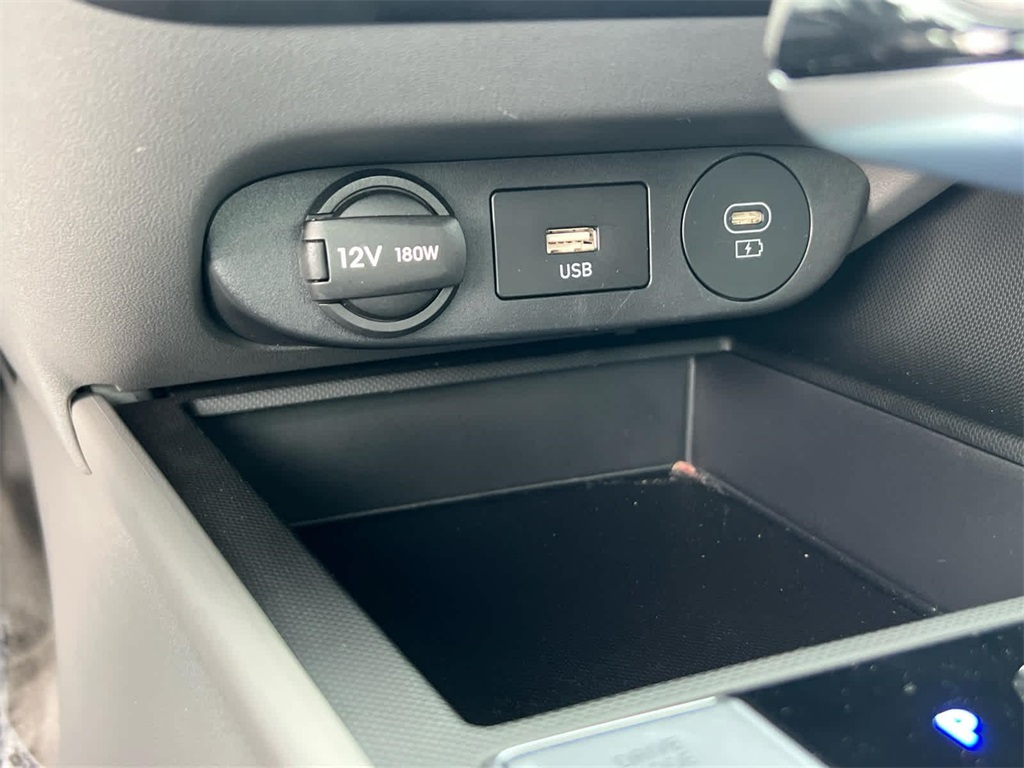 Vehicle image 37 of 52