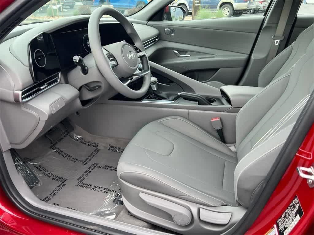 Vehicle image 39 of 52