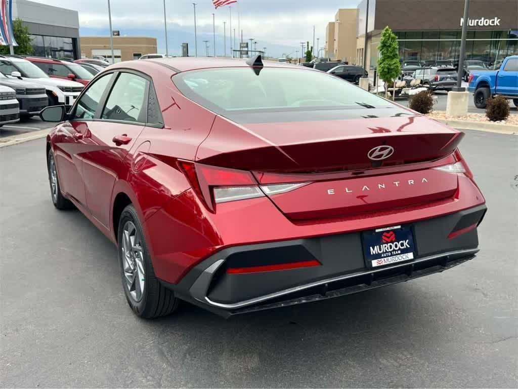 Vehicle image 16 of 52