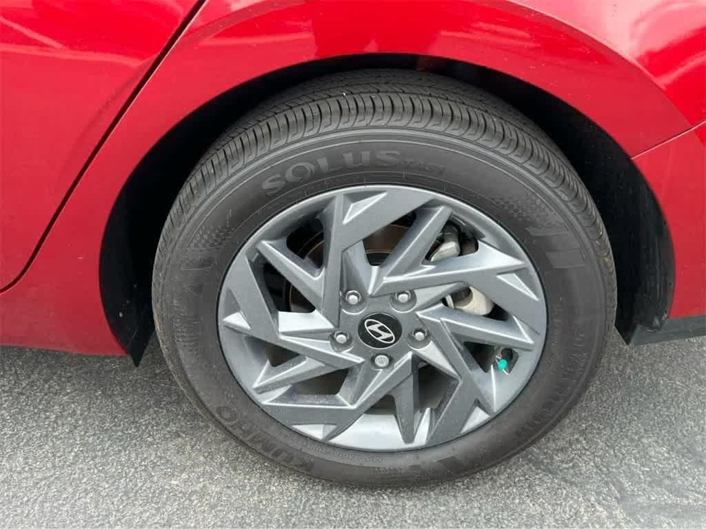 Vehicle image 23 of 52