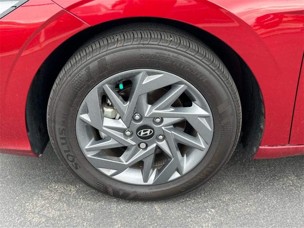 Vehicle image 18 of 52
