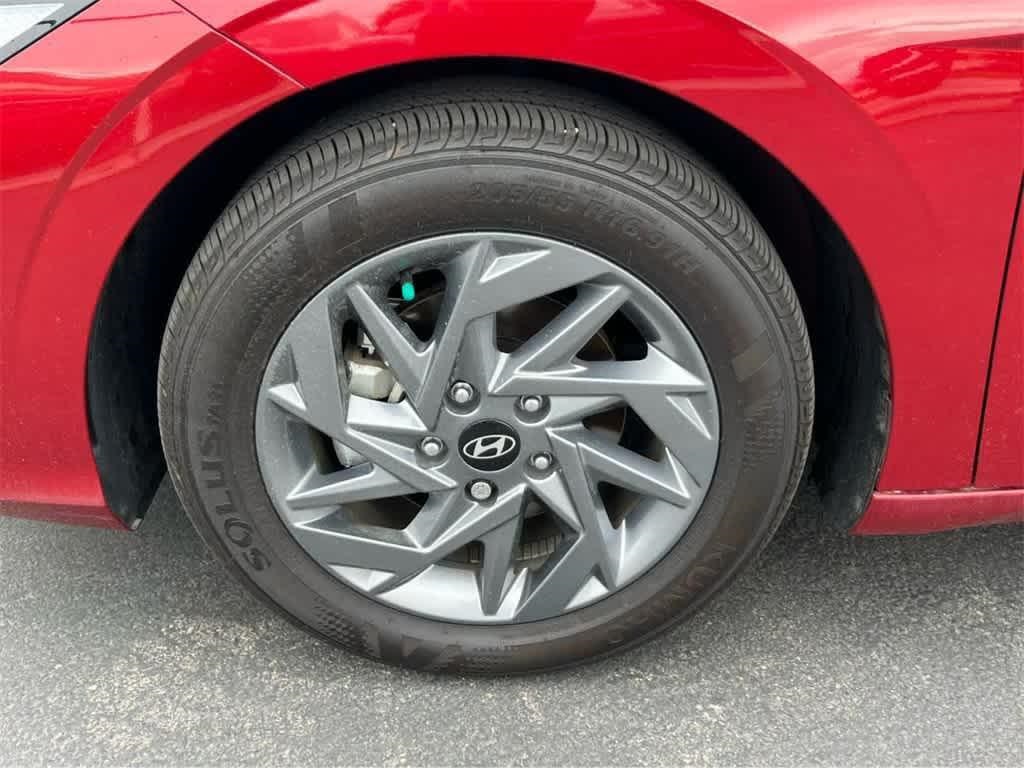 Vehicle image 17 of 52