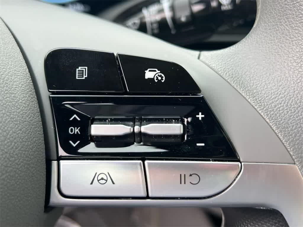 Vehicle image 47 of 52