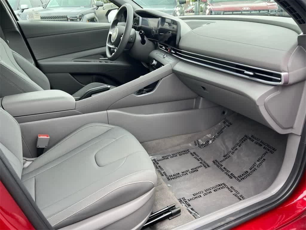 Vehicle image 26 of 52