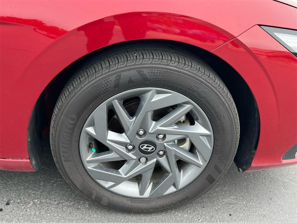 Vehicle image 19 of 52