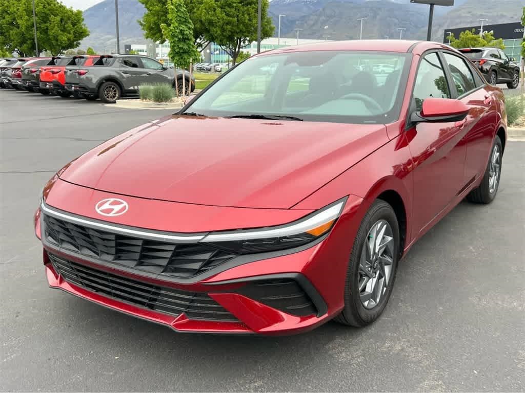 Vehicle image 10 of 52