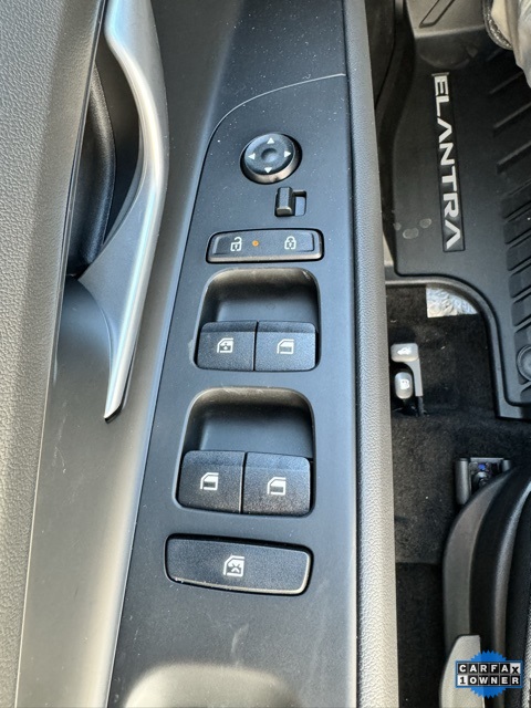 Vehicle image 24 of 30