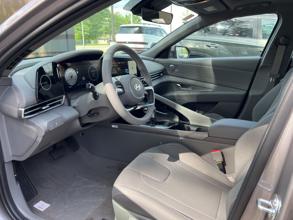 2024 Hyundai Elantra SEL Image 27 of 44