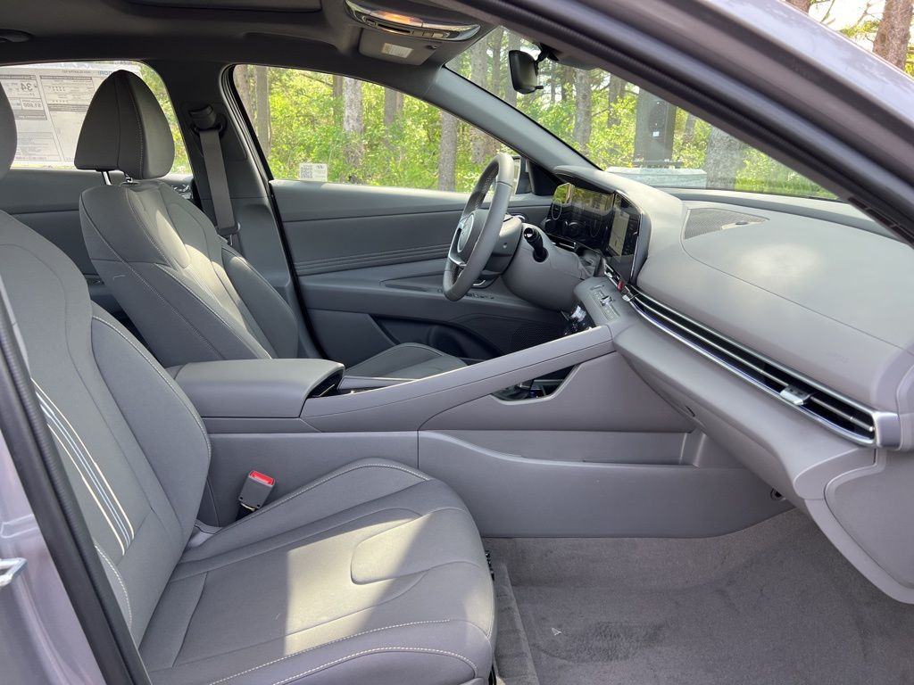 2024 Hyundai Elantra SEL Image 23 of 44