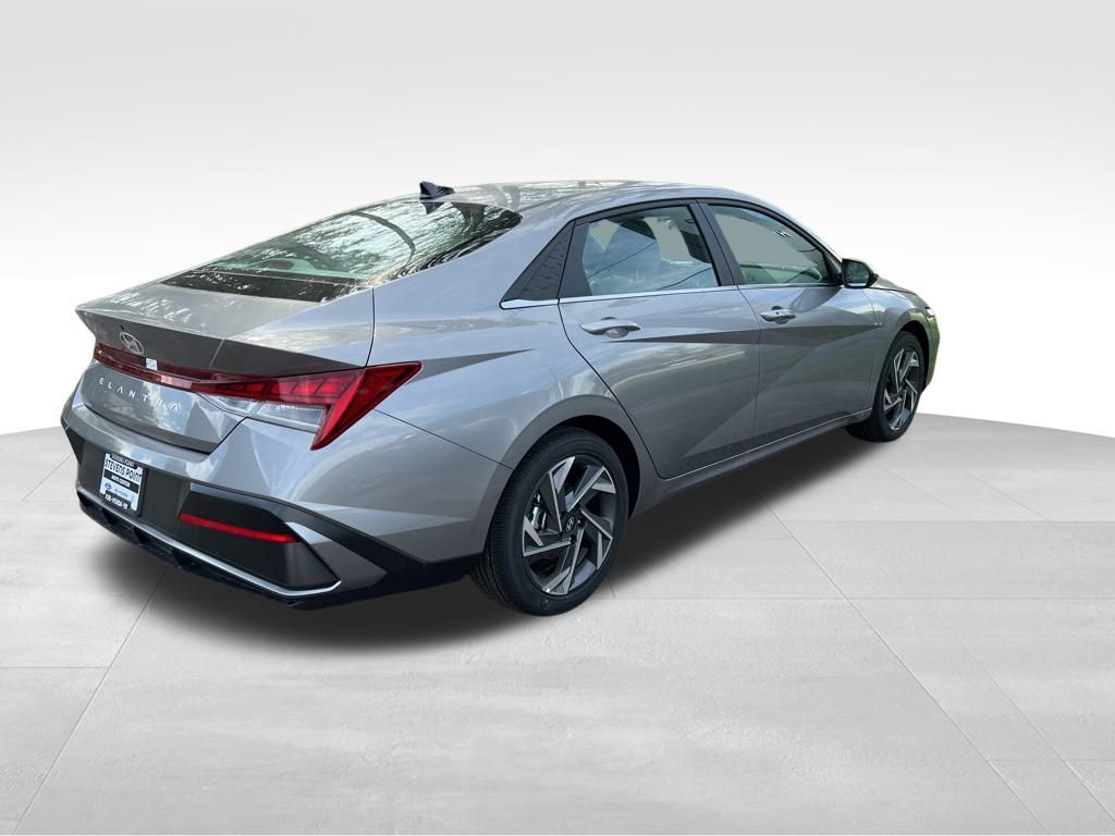 2024 Hyundai Elantra SEL Image 6 of 44