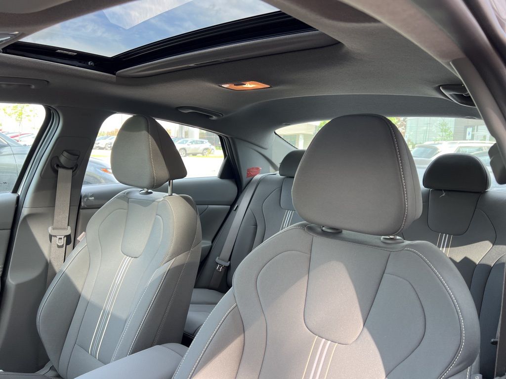 2024 Hyundai Elantra SEL Image 21 of 44