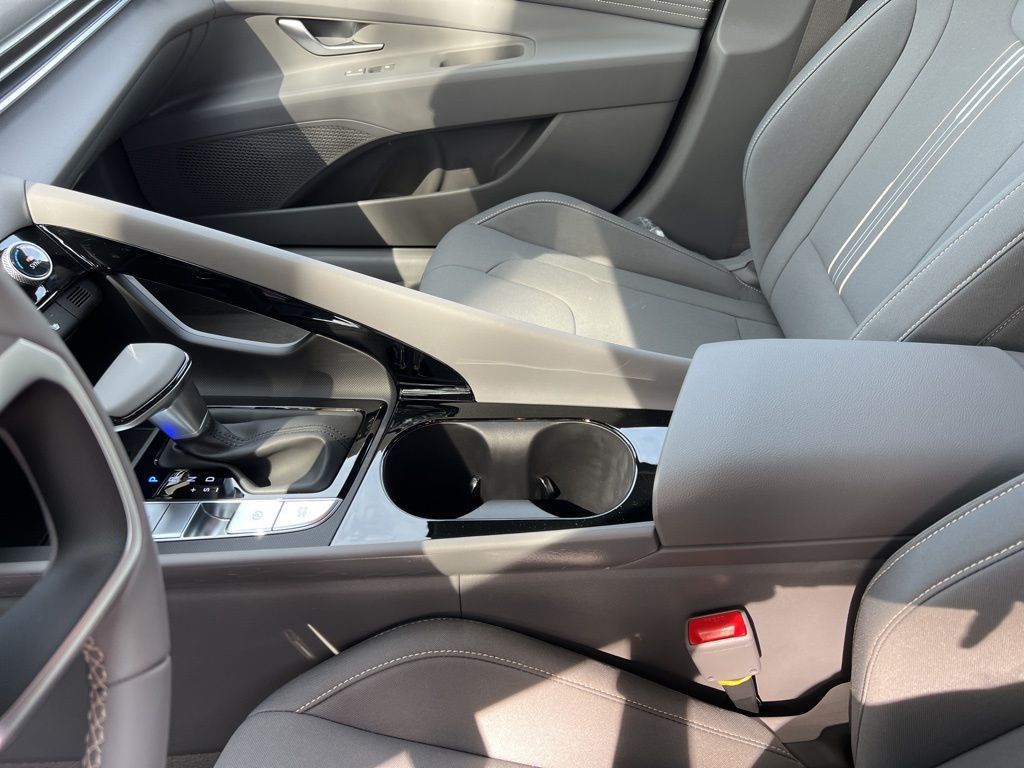 2024 Hyundai Elantra SEL Image 37 of 44