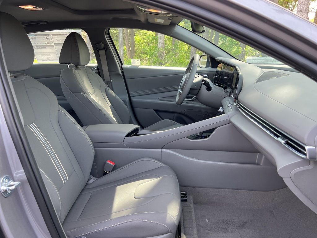 2024 Hyundai Elantra SEL Image 18 of 44