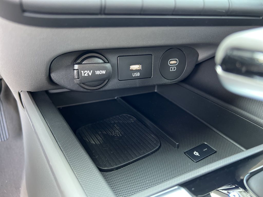 2024 Hyundai Elantra SEL Image 12 of 44