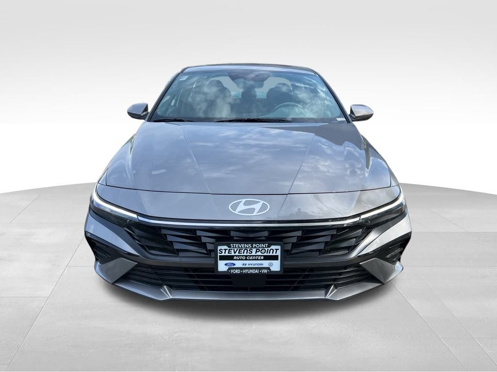 2024 Hyundai Elantra SEL Image 3 of 44