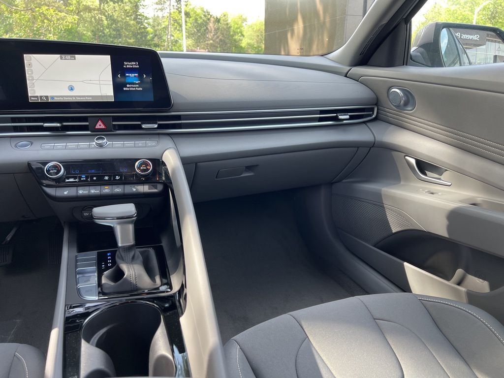 2024 Hyundai Elantra SEL Image 42 of 44