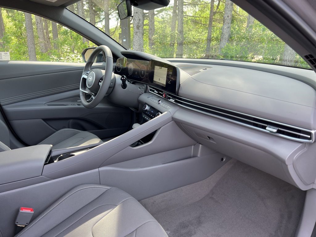 2024 Hyundai Elantra SEL Image 25 of 44