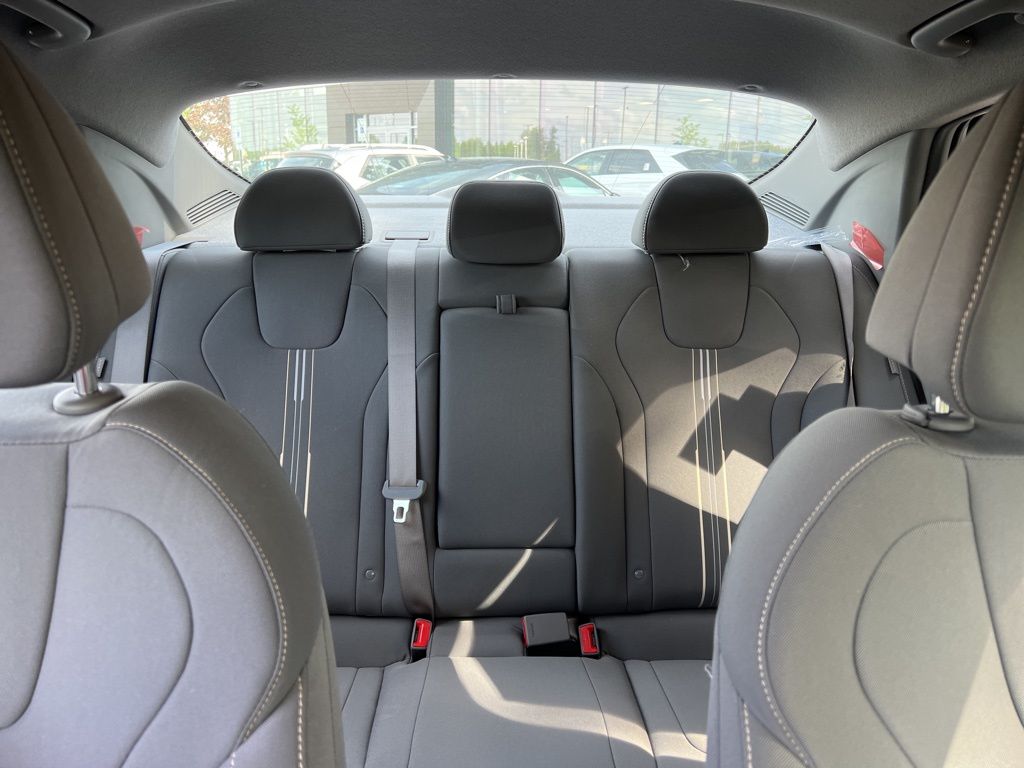 2024 Hyundai Elantra SEL Image 19 of 44