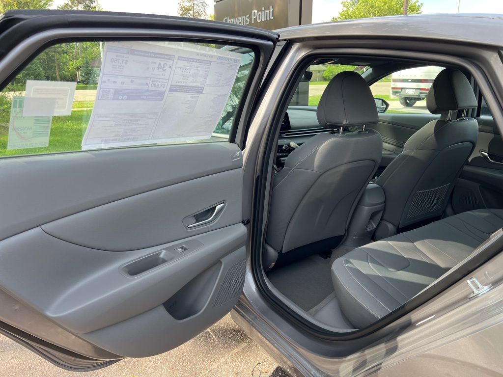 2024 Hyundai Elantra SEL Image 22 of 44