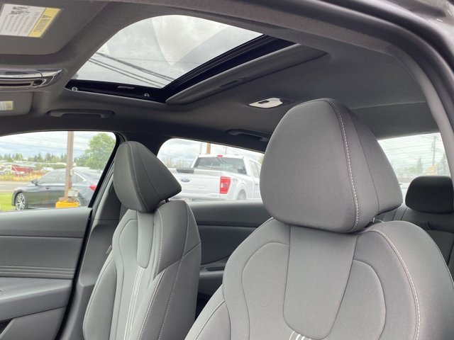 Vehicle image 21 of 25