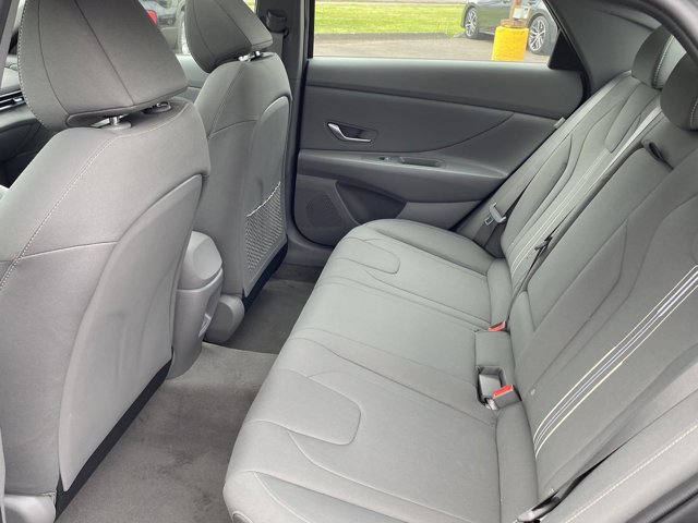Vehicle image 14 of 25