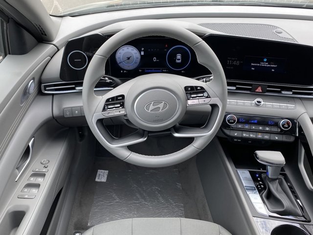 Vehicle image 13 of 25