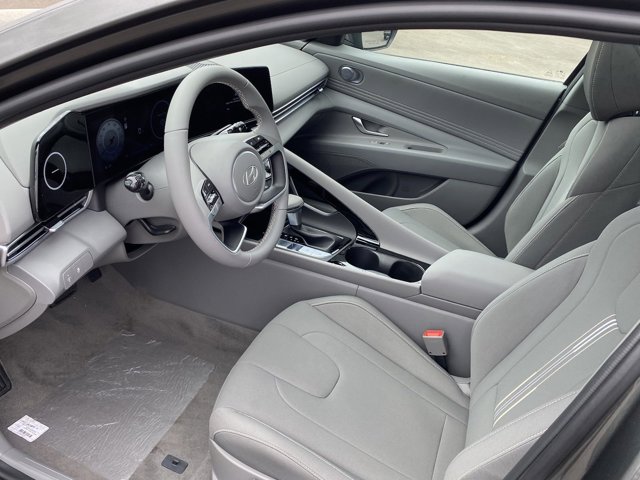 Vehicle image 10 of 25