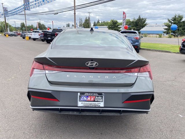 Vehicle image 4 of 25