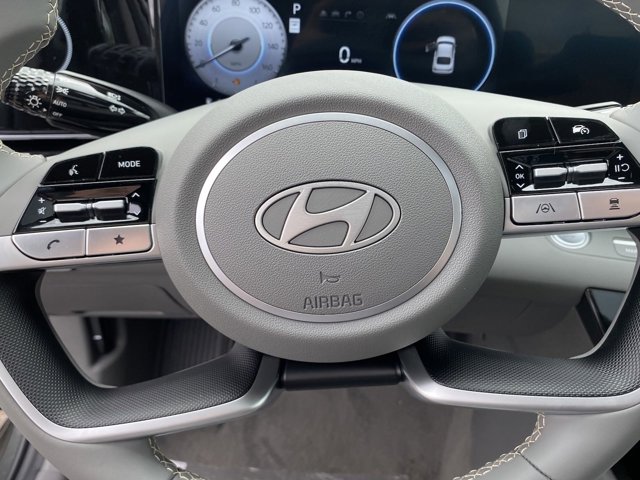 Vehicle image 22 of 25