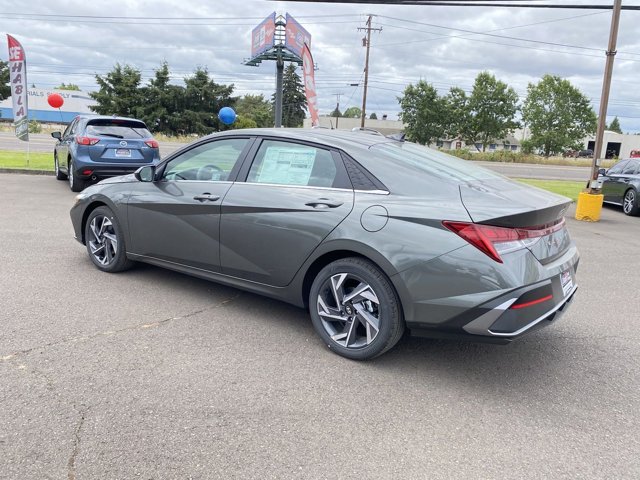 Vehicle image 7 of 25