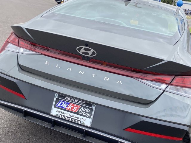 Vehicle image 8 of 25