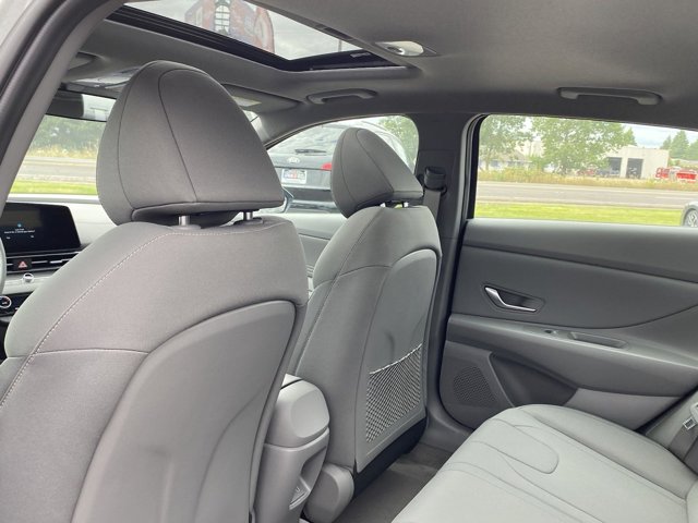 Vehicle image 16 of 25