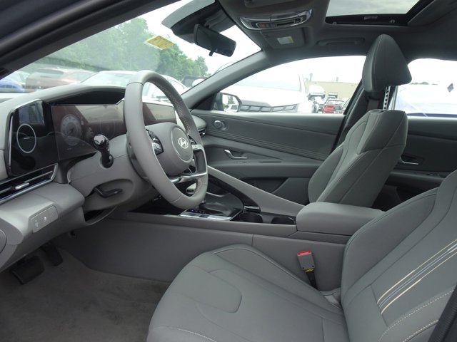 Vehicle image 7 of 13