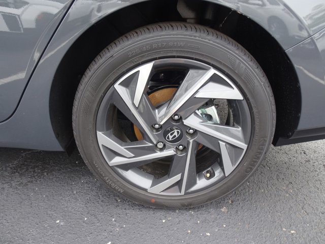 Vehicle image 6 of 13