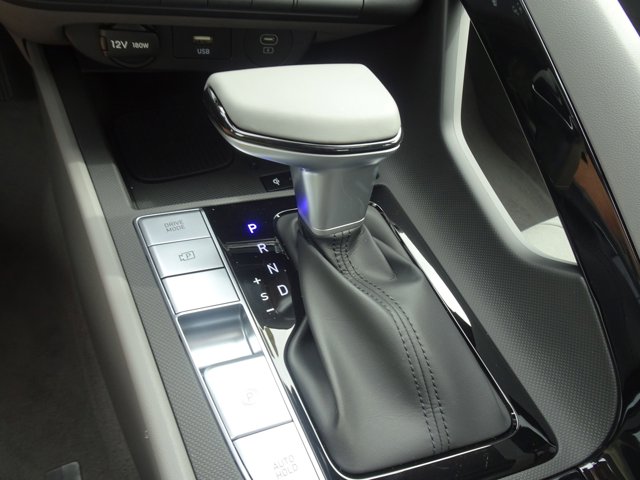 Vehicle image 11 of 13
