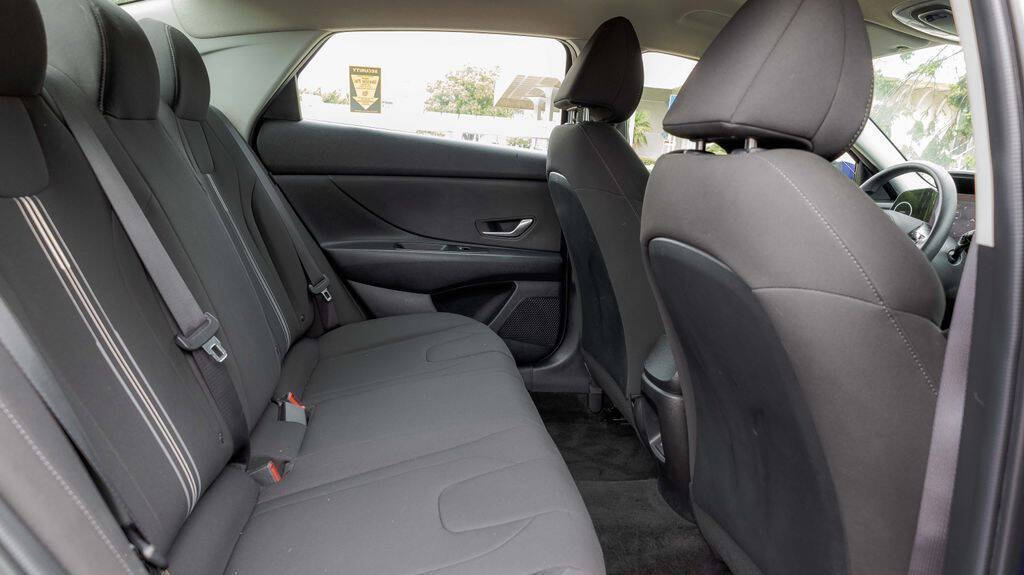 2024 Hyundai Elantra SEL Image 14 of 31