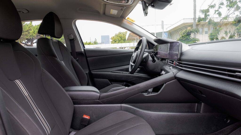 2024 Hyundai Elantra SEL Image 16 of 31