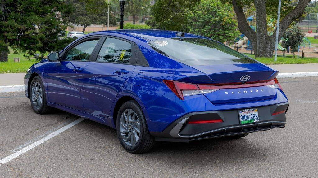 2024 Hyundai Elantra SEL Image 10 of 31