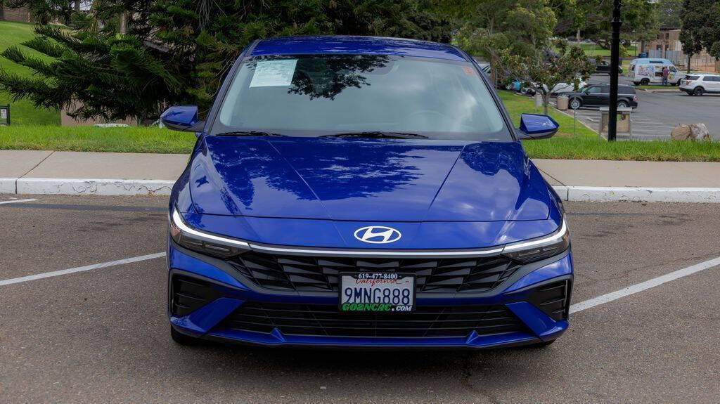 2024 Hyundai Elantra SEL Image 2 of 31