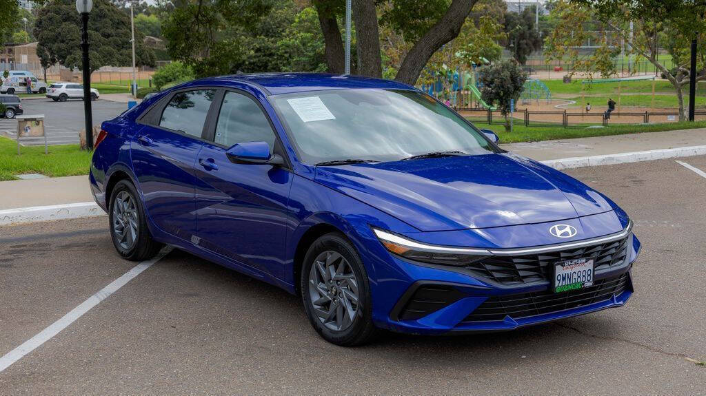 2024 Hyundai Elantra SEL Image 4 of 31