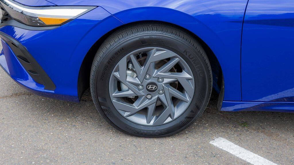 2024 Hyundai Elantra SEL Image 13 of 31