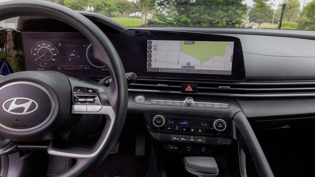 2024 Hyundai Elantra SEL Image 19 of 31