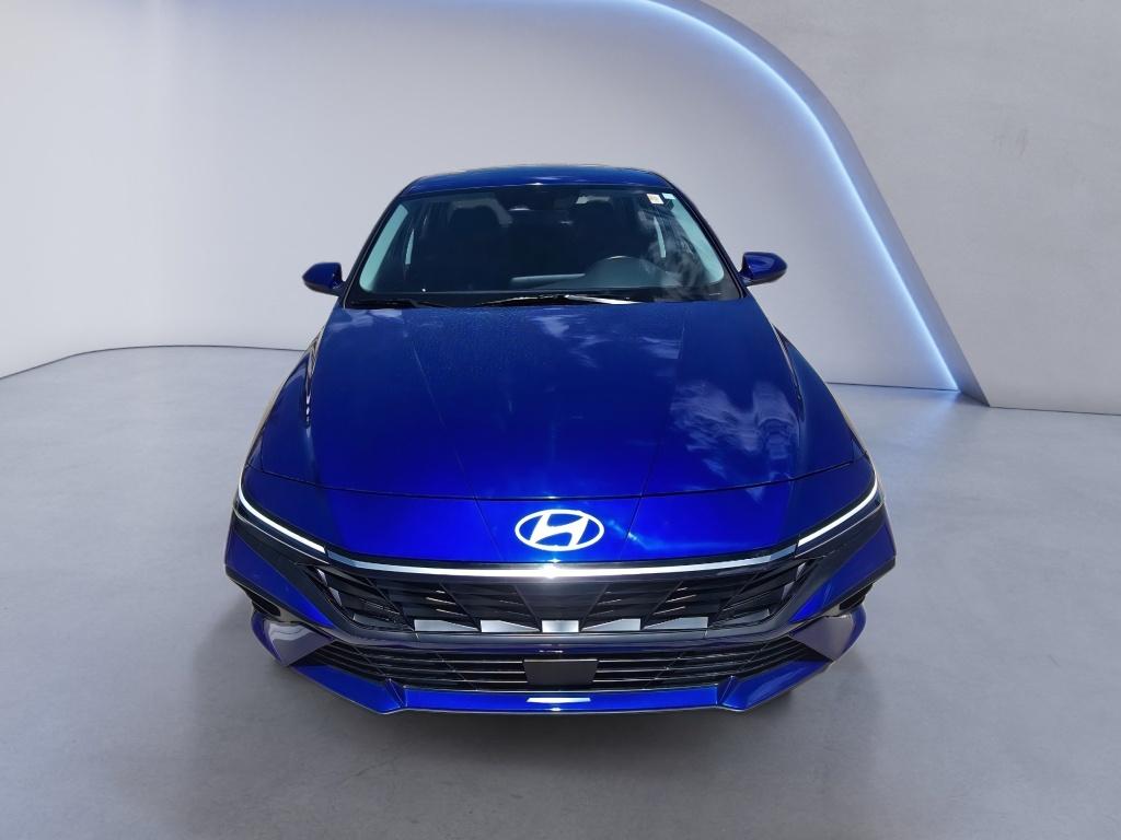 2024 Hyundai Elantra SEL Image 2 of 31
